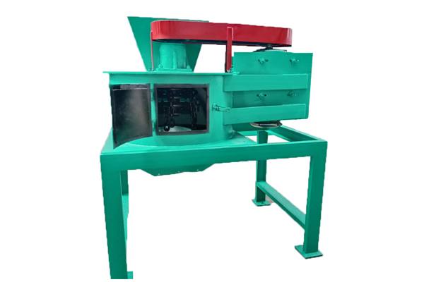Fertilizer crushing machine