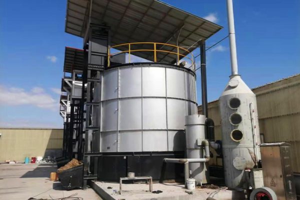 Industrial composter for fast and efficient large-scale composting of pig manure